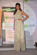 Deepika  Padukone is the new face for Garnier in Trident, Mumbai on 7th Dec 2012 (6).JPG